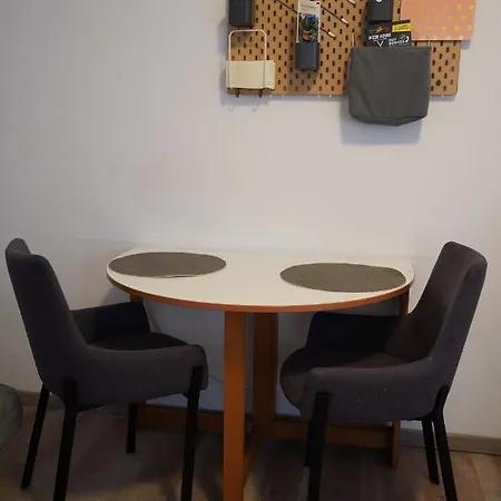 Kleines Souterrain Direkt Am Park